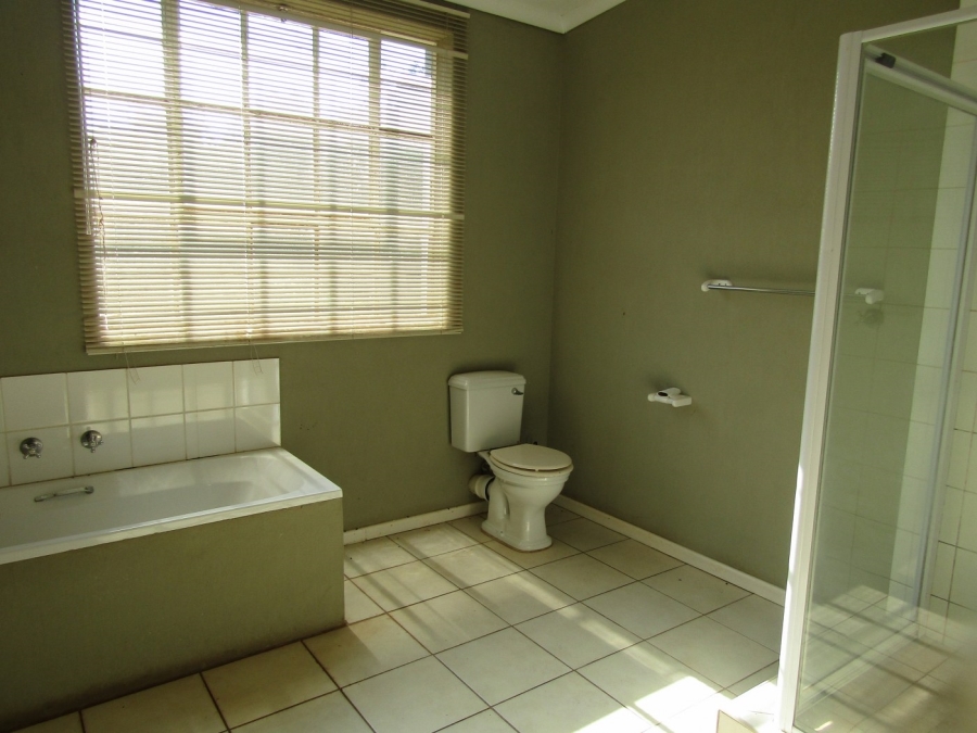 6 Bedroom Property for Sale in Hankey Eastern Cape